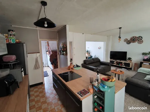 Maison de ville - 81 m² habitables - 3 chambres - 2 étages - jardin clos exposé sud - cave