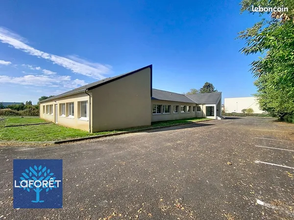 Bureaux 550 m² FOUGERES