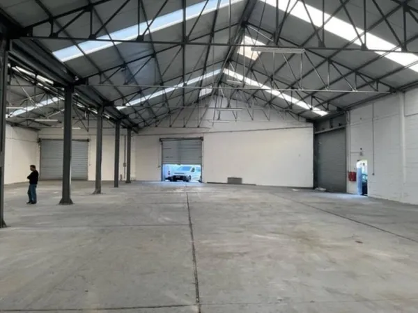 Local d'activité 688 m²