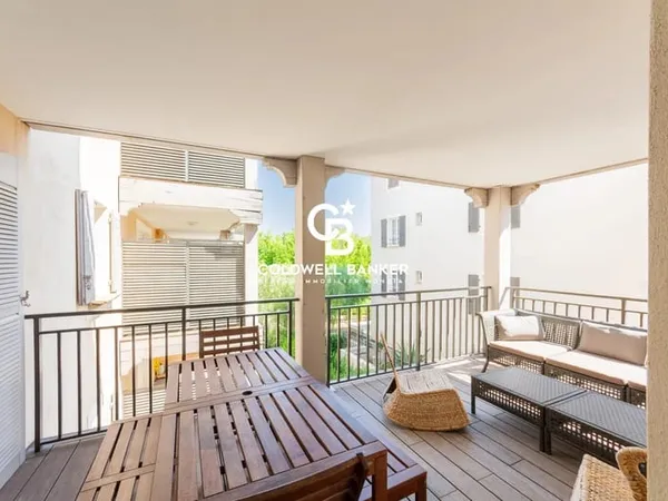Saint-Tropez - À 100 mètres de la Place des Lices, appartement avec terrasse et parking