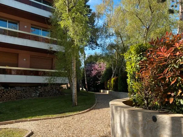 à louer - spacieux f5 de 129 m² avec 2 loggias - résidence calme et sécurisée