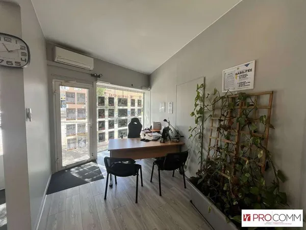 Local commercial de 44m² à vendre à Monteux