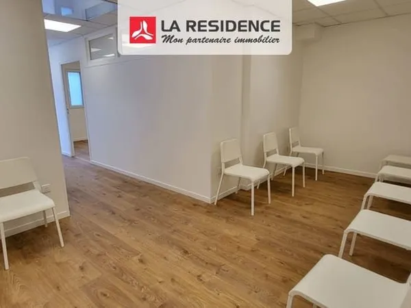 Commerce Vente Plaisir  130m² 299000€