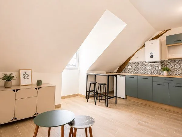 Studio rénové et climatisé - Partiellement meublé - Blois