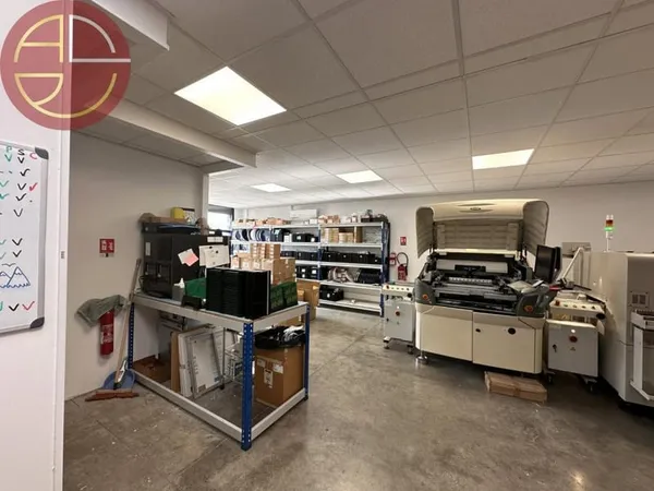 Local d’activité et entrepôt Location Montrabé 112m² 1531€