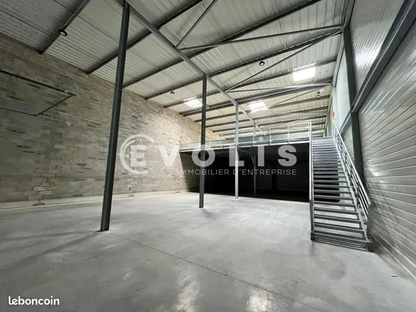 Local d'activité 282 m²