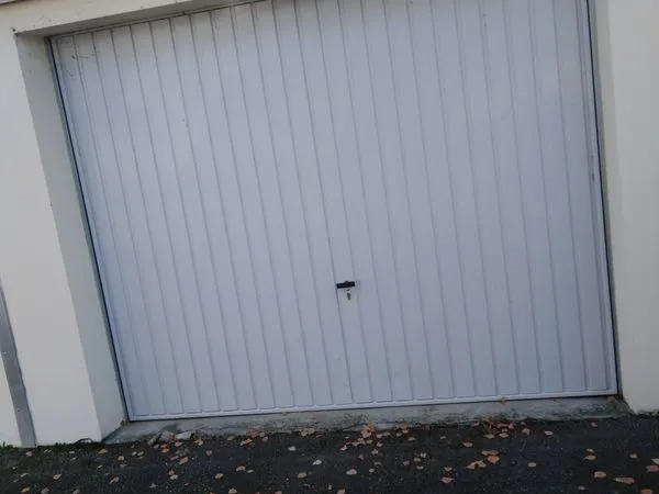 Loue garage roanne