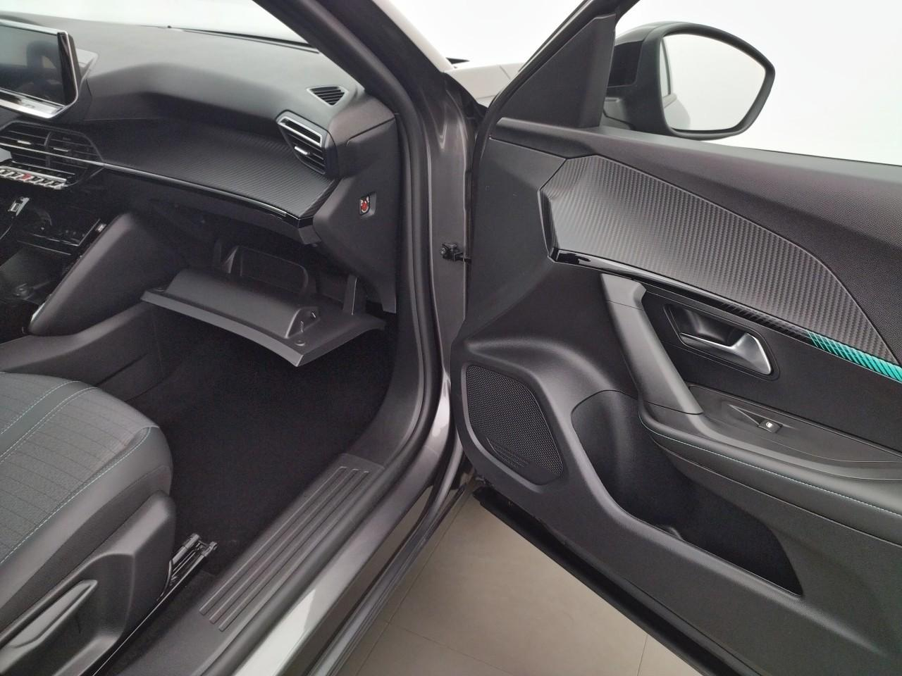 Peugeot 2008 puretech 130 s&s eat8 allure pack — photo 26