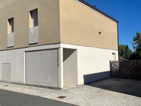 Bassens - Maison 3 chambres avec jardin + terrasse + 2 parkings - Location 12 a 18 mois