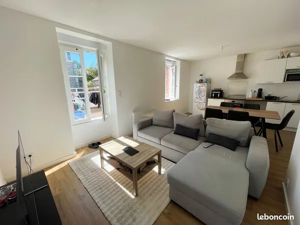 À LOUER - Beau T3 rénové de 53 m² avec balcon - Martigné-Ferchaud centre