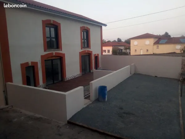 Maison sur montrond les bains t 4