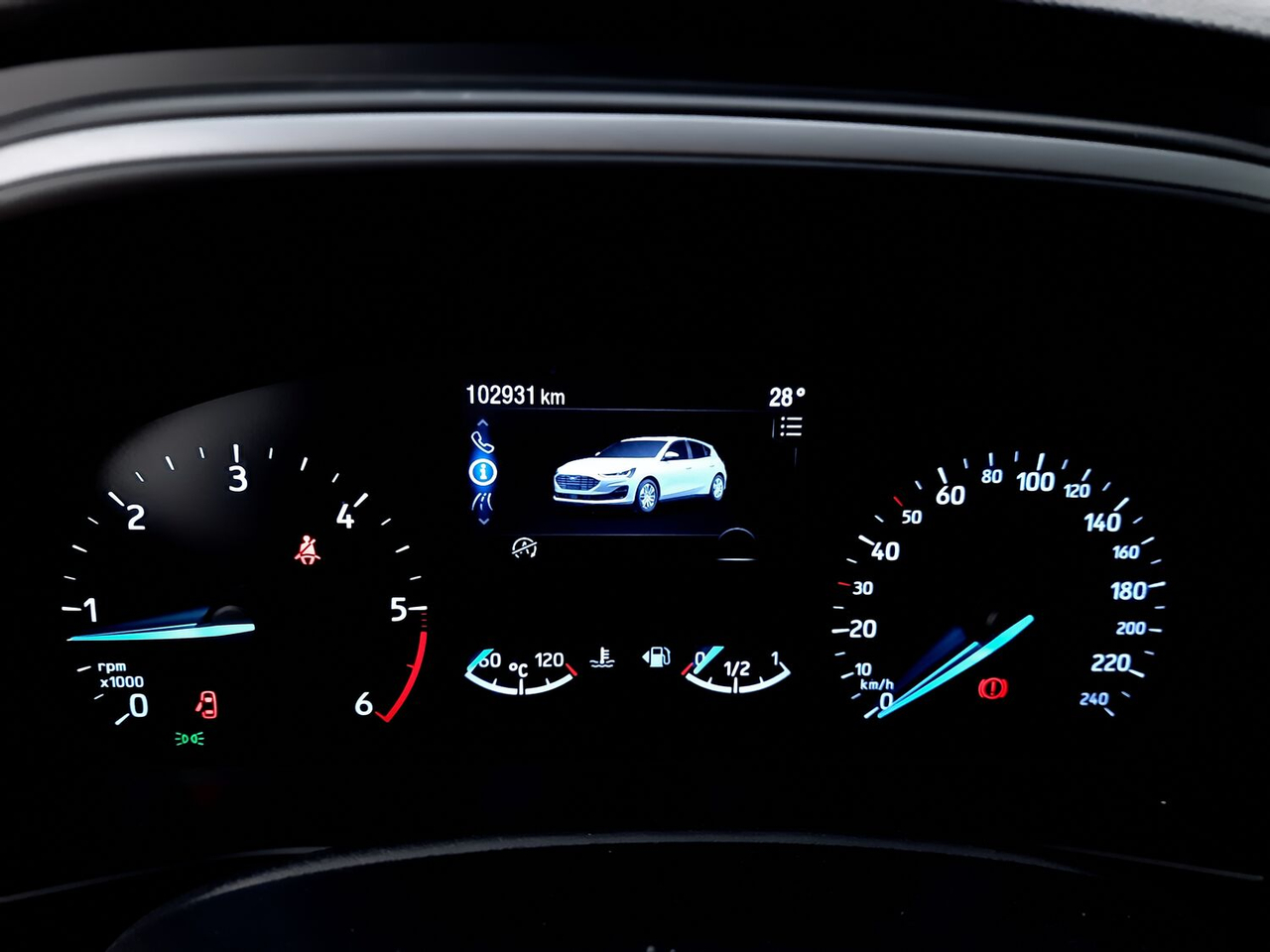 Ford Focus — photo 9