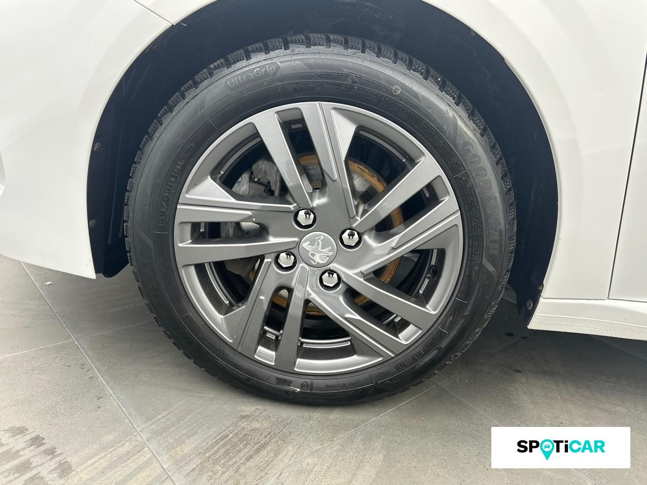 Peugeot 208 1.2 puretech 100ch s&s style 118g — photo 11