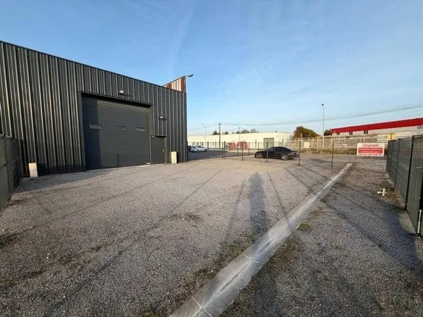 Local d'activité 150 m²