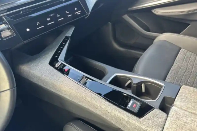 Peugeot 3008 hybrid 145 e-dcs6 — photo 90