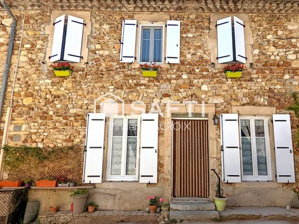 Maison en pierre de 113 m² avec trois chambres