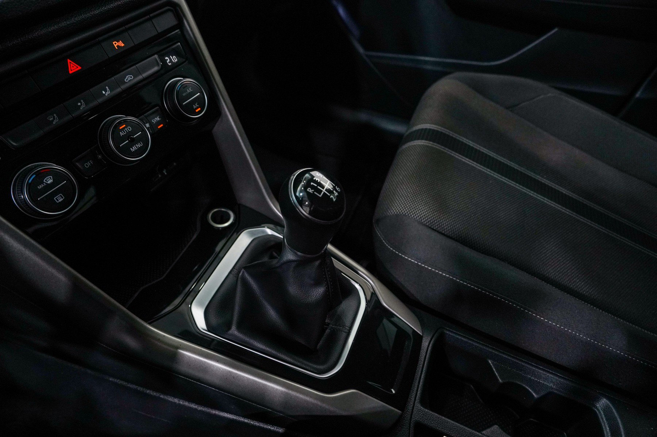 Volkswagen T-Roc — photo 23
