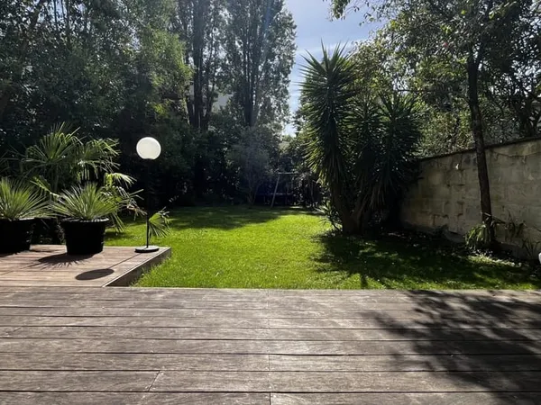 TRES BEL APPARTEMENT DUPLEX AVEC JARDIN 300 M2