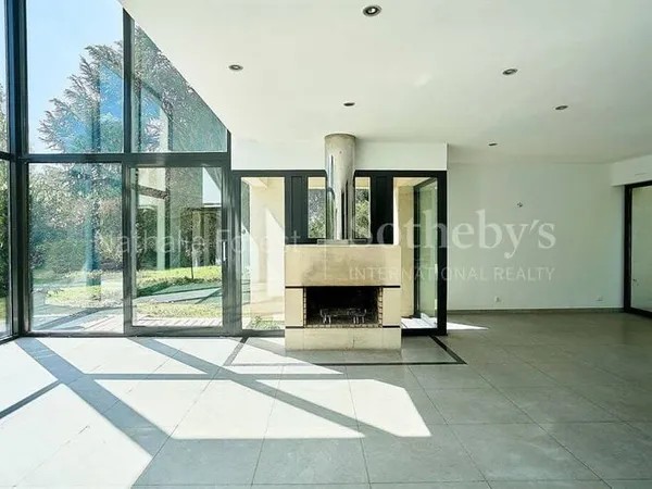Maison 9 pièces 301 m²