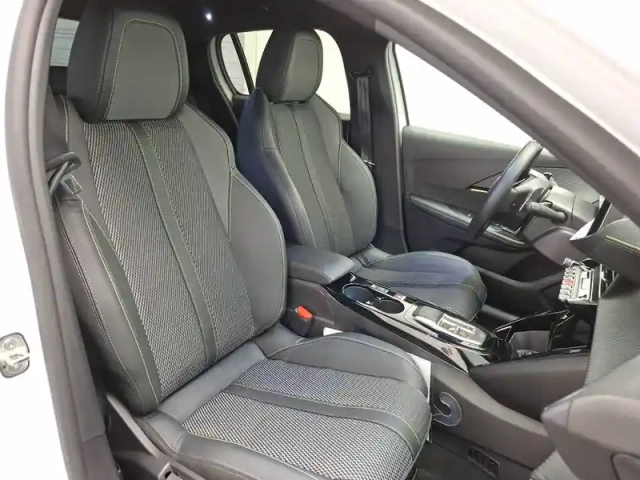 Peugeot 208 hybrid 110 e-dcs6 — photo 31