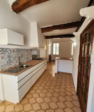 Appartement T2 rénové avec CLIM réversible , 1 grande mezzanine , 1 coin balcon 40 M2 centre ville