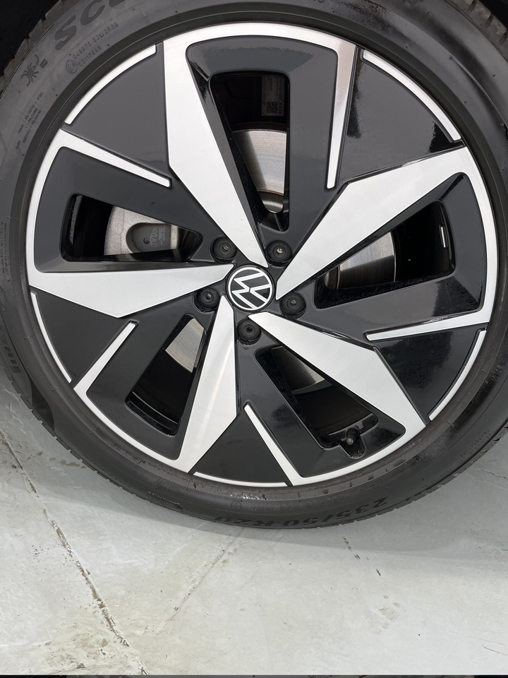 Volkswagen ID.4 — photo 37