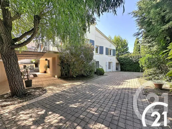 Maison 6 pièces 250 m²
