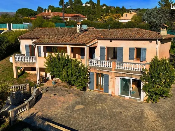 Villa 8 pièces 220 m²