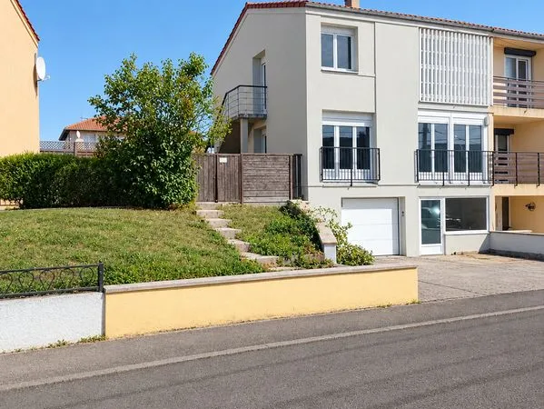 Maison mitoyenne avec deux appartements — Idéal investisseur ou projet familial cette maison mitoyen