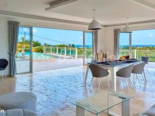 Maison 8 pièces 357 m²