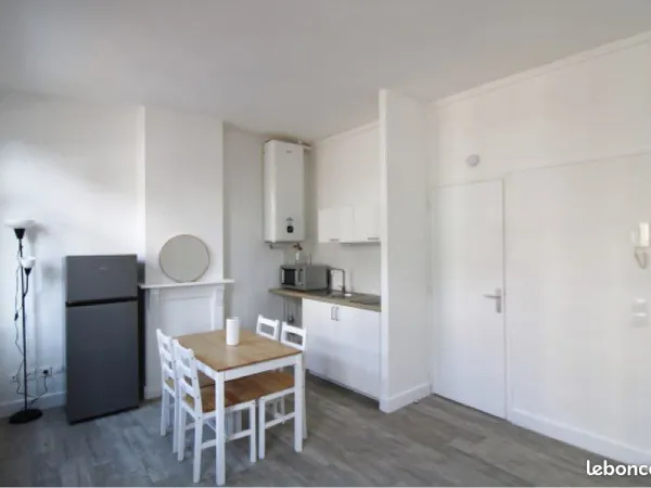 Appartement T2 - 1er étage - rénové - hyper centre