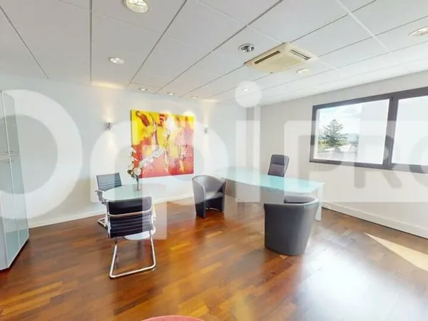 Bureau 138 m²
