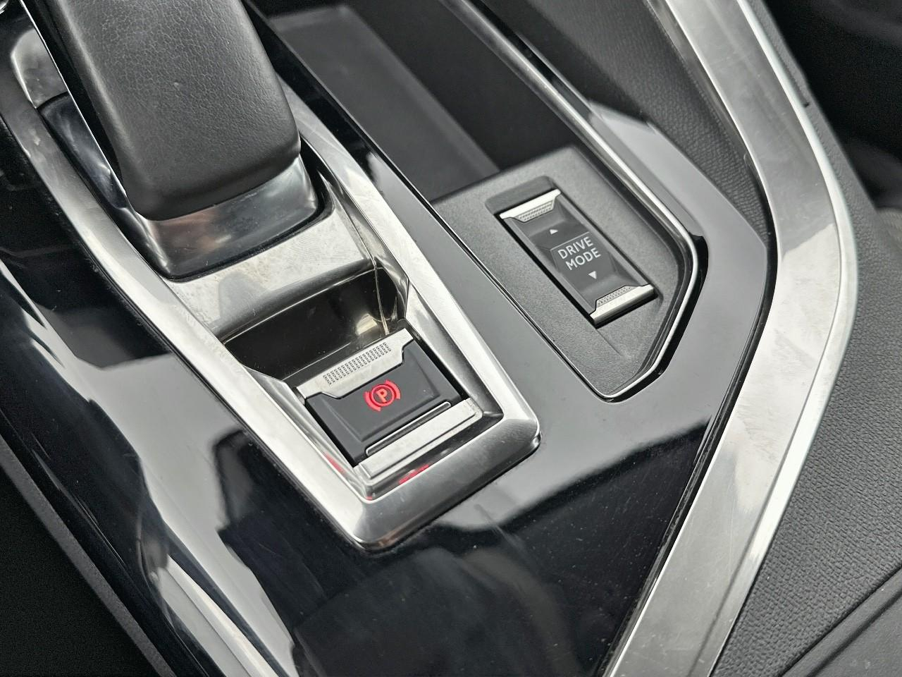 Peugeot 3008 hybrid 225 e-eat8 allure — photo 31