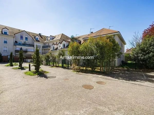 PROCHE CENTRE VILLE APPARTEMENT 3 PIECES AVEC BALCON - DEUX PLACES DE PARKING