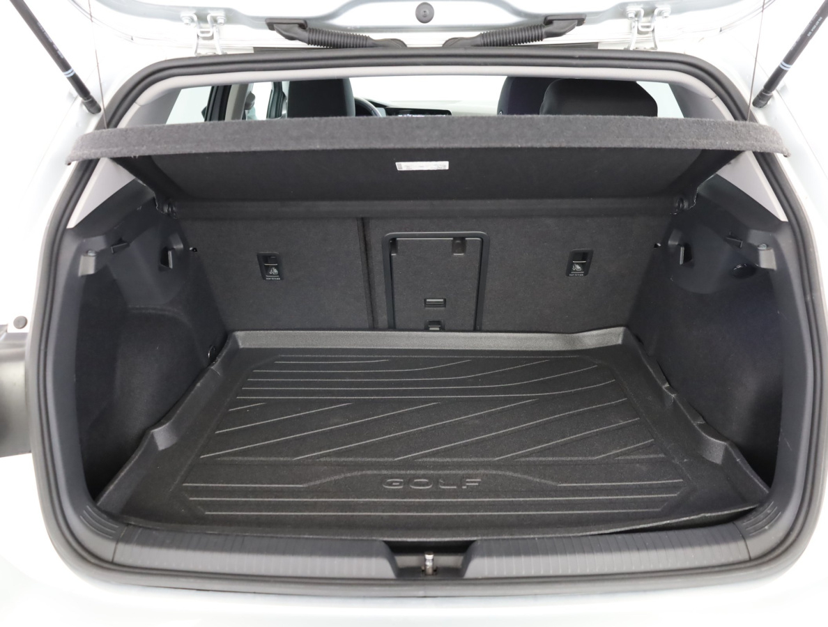 Volkswagen Golf 8 — photo 27