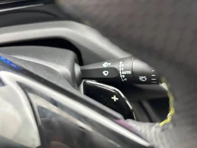 Peugeot 308 sw phev 225 e-eat8 — photo 22