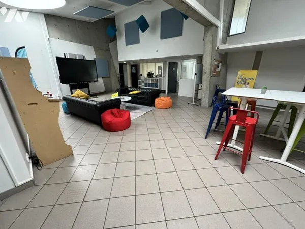 Local d'activité de 761 m² R+1