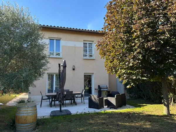 En EXCLUSIVITE MALISSARD MAISON AVEC 3 CHAMBRES SUR 440 M2