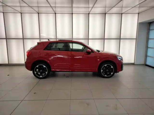 Audi Q2 35 tfsi 150 s tronic 7 — photo 11