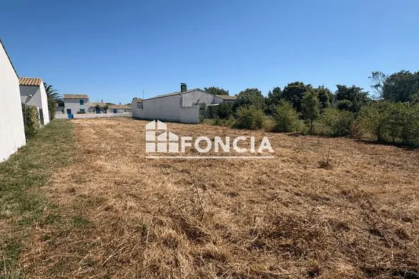 Terrain 2044 m²