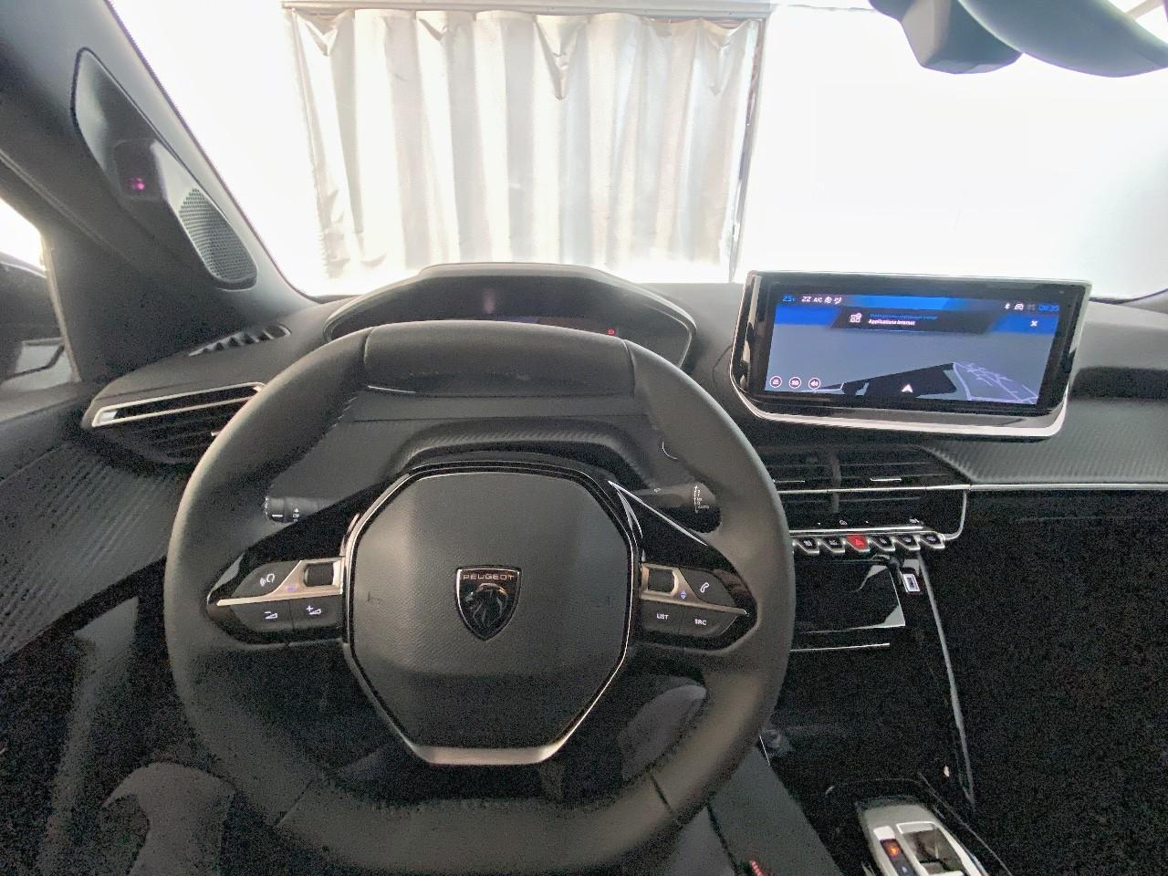 Peugeot 2008 hybrid 145 ch e-dcs6 allure — photo 12