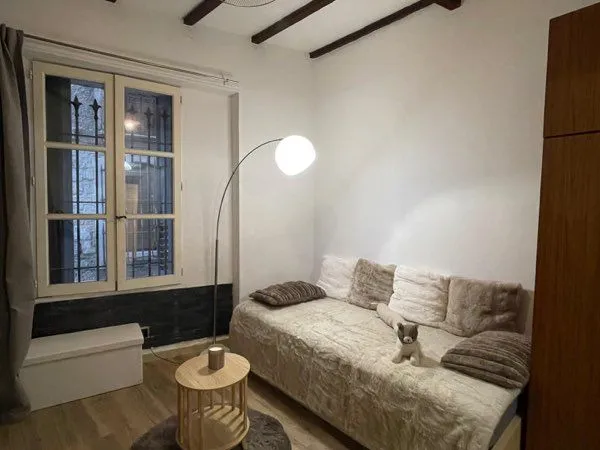 Studio refait à neuf climatisé rez de chaussée centre ville d'Apt