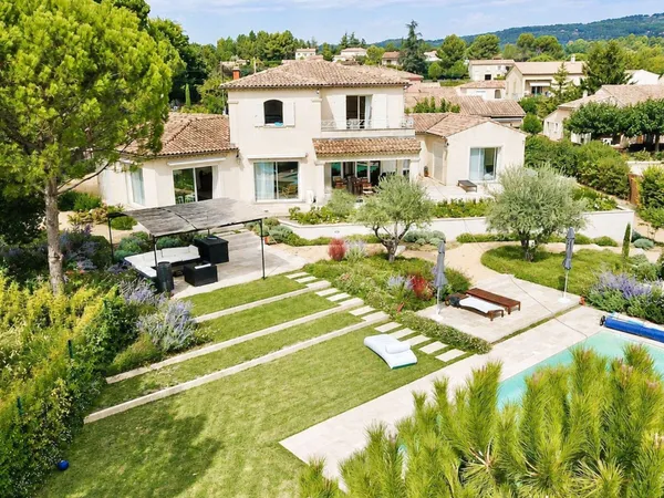 Maison 6 pièces 230 m²