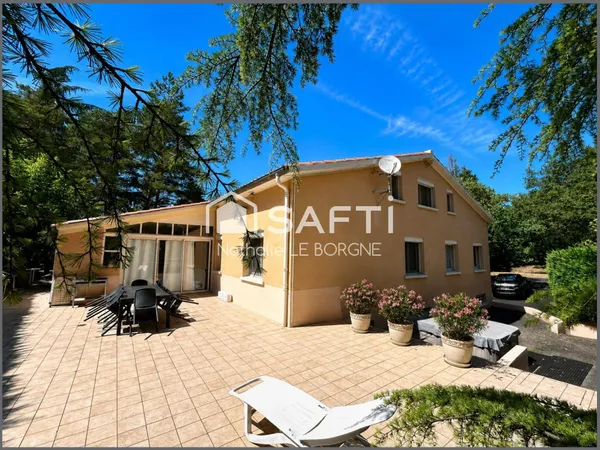 Belle villa 5 chambres danc parc arboré