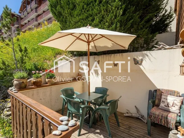 Deux pièces atypique de 43 m2 avec balcon + terrasse de 12m2 exposé sud offrant une vue dégagée sur 