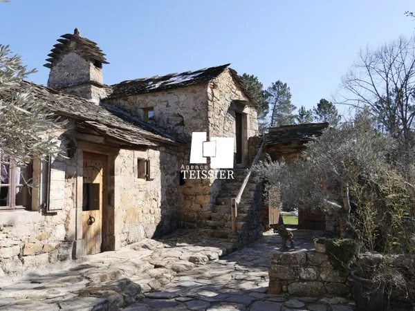 Maison 18 pièces 270 m²