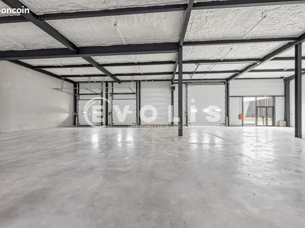 Local d'activité 3 859 m²