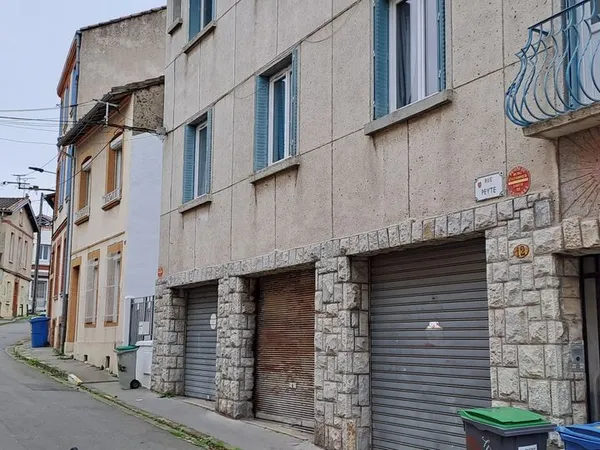 GARAGE Fermé 16,5 M2 Métro MARENGO