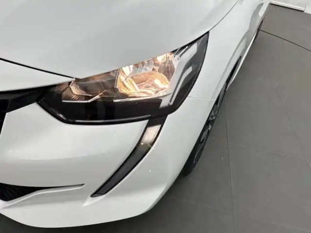 Peugeot 208 puretech 75 s&amp;s bvm5 — photo 41