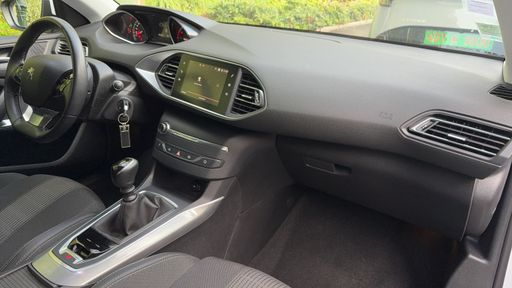 Peugeot 308 1.2 PureTech 130 - Allure – 2020 – 6964 km – Essence – Boîte Manuelle — photo 18